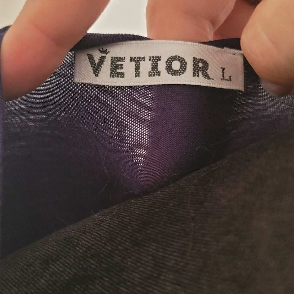 Vetior | Rouched V Neck Top - Picture 3 of 4
